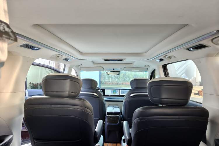 Used SAIC MAXUS G90 2023 2.0T Xingyun 7-Seater Version
