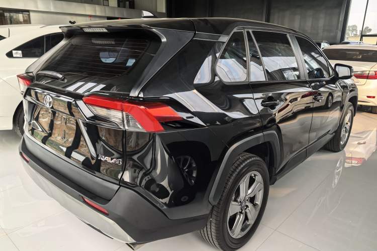 Used Toyota RAV4 2021 2.0L CVT Two-Wheel Drive Fashion PLUS Edition
