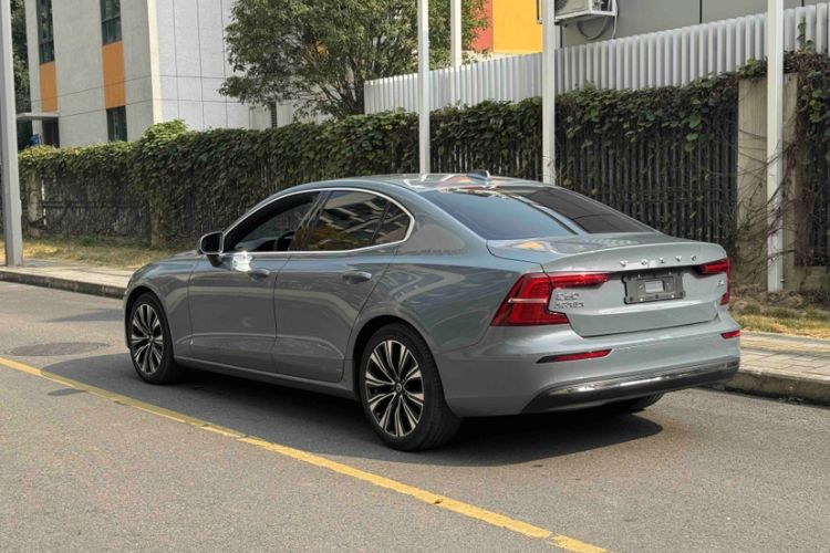 Used Volvo S60 2023 B4 Zhiyuan Luxury Edition
