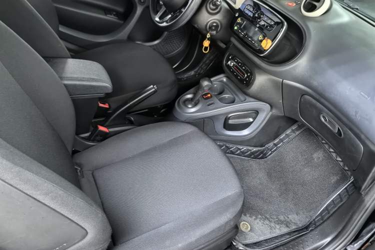 Used smart fortwo 2015 1.0L 52 kW hardtop Dynamic version