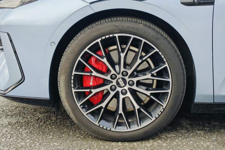 Used Geely Galaxy E8 2025 620 km All-Wheel Drive Starship LiDAR-Enabled Intelligent Driving Version
