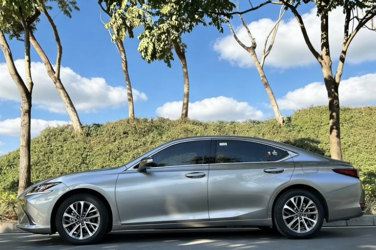 Used Lexus ES 2024 200 Premium Edition
