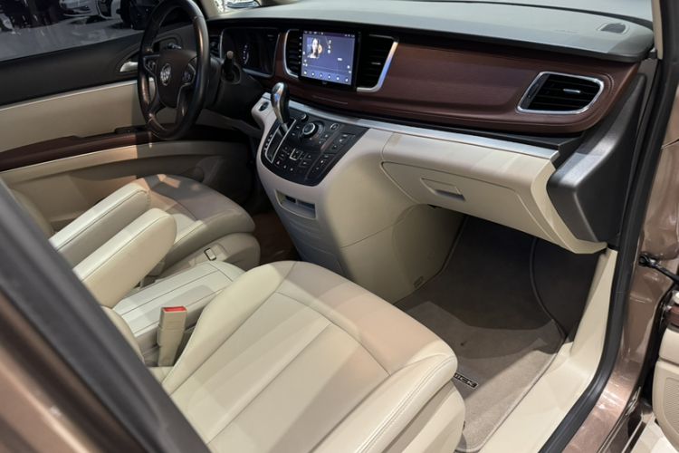 Used Buick GL8 2018 28T Luxury Model China VI Standard Interior 5