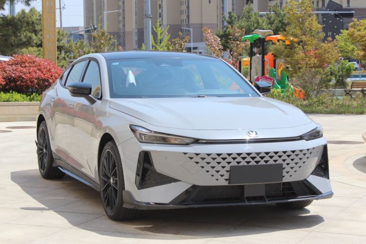 Used Changan UNI-V 2024 1.5T Prestige Sport Edition
