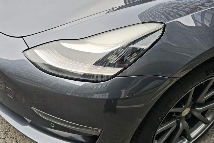 Used Tesla Model 3 2019 Standard Range Rear-Drive Upgraded Version Interior 3