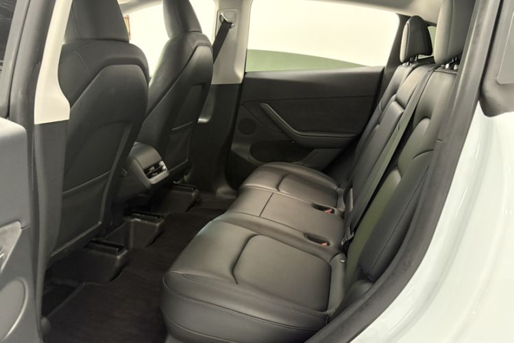 Used Tesla Model Y 2024 Rear-Wheel-Drive Version Interior 3