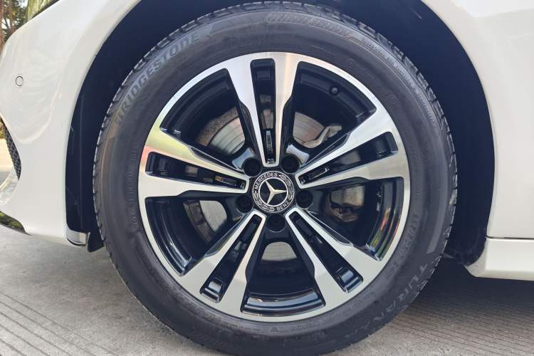 Used Mercedes-Benz C-Class 2017 Restyled C 200 Sport Edition Exterior 6