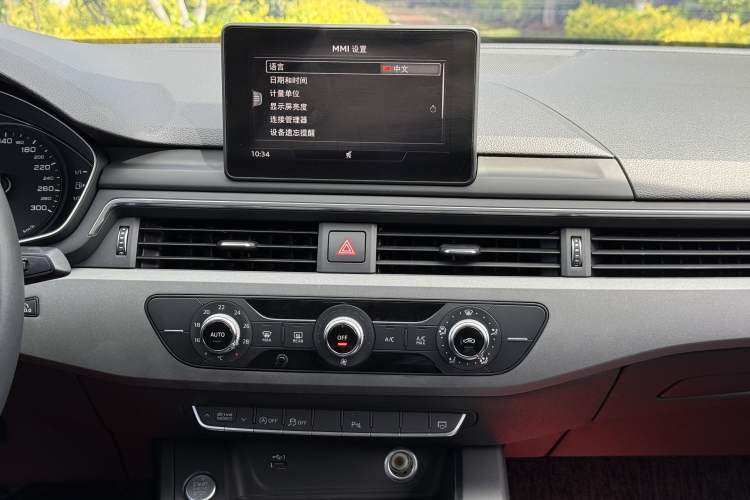 Used Audi A4L 2019 40 TFSI Ambition China VI Interior 3