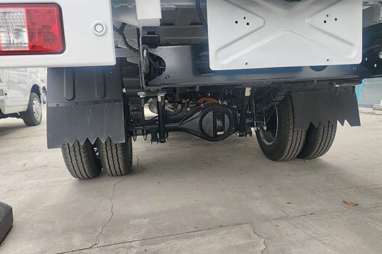 Used Ruichi EC75 2026 Model Freight Vehicle Smart Driving Ultra-Charging Edition Pioneer I
