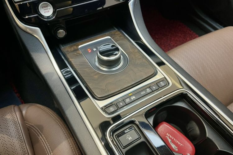 Used Jaguar XFL 2018 XFL 2.0T 250 PS Premium Edition
