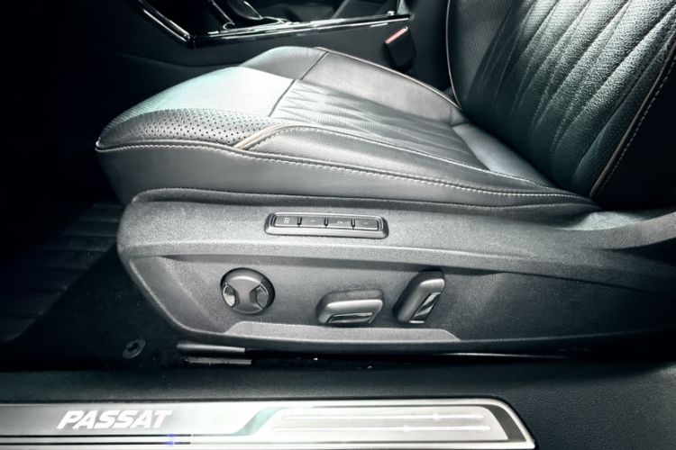 Used Volkswagen Passat 2019 330TSI Luxury Edition China VI Standard
