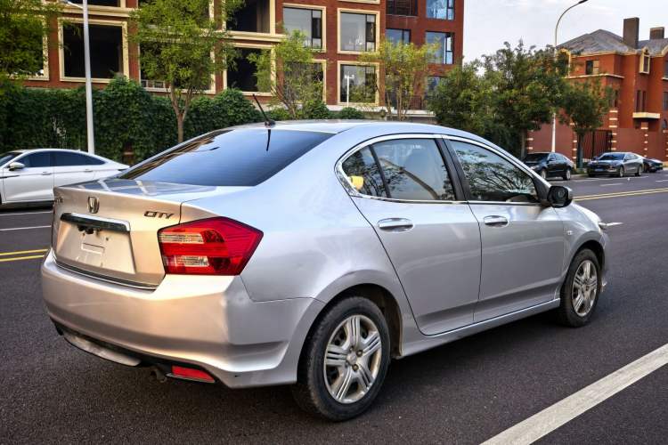 Used Honda City Classic 2012 1.5L manual Comfort version
