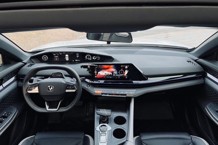 Used Changan UNI-V 2023 1.5T Prestige Model
