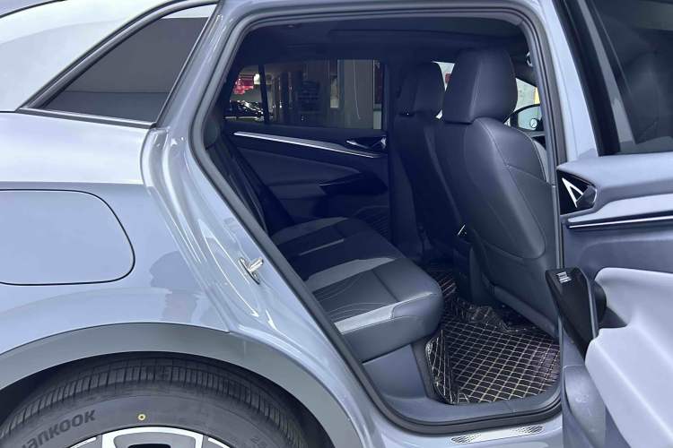 Used Volkswagen ID.4 CROZZ 2022 Long-Range Lite PRO Edition Interior 4