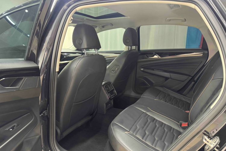 Used Volkswagen Passat 2021 280TSI Elite Edition Interior 9