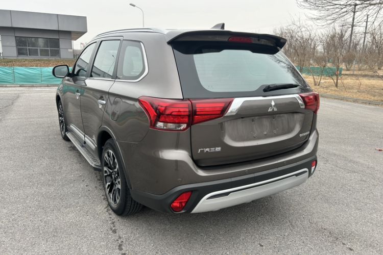 Used Mitsubishi Outlander 2019 2.4L 4x4 Zhi Xiang Edition 7 Seats China V Emission Standard