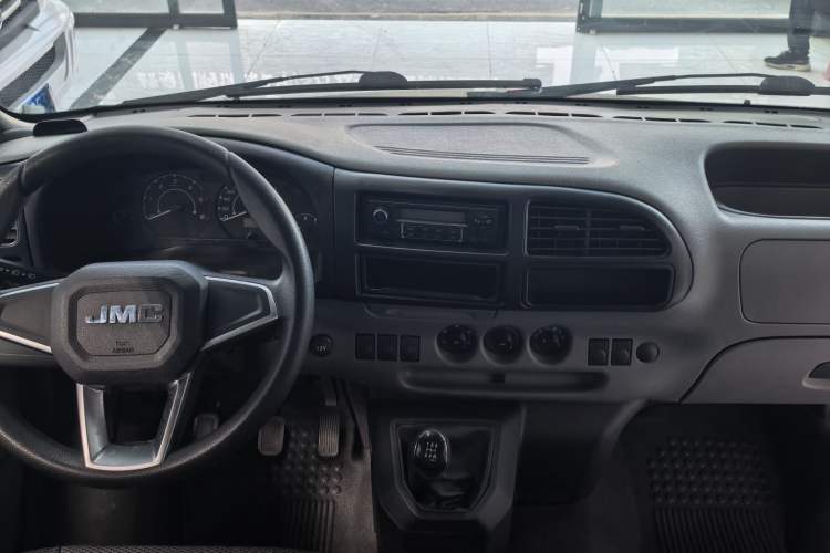 Used JMC Transit 2019 2.8T Commercial Version Short Wheelbase Mid-Roof 6-Seater China VI JX493

