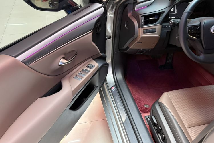 Used Lexus ES 2025 300h Deluxe Edition
