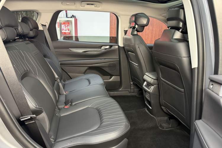 Used Ford Edge 2025 Ford Explorer L 2.0T EcoBoost E-Hybrid Two-Wheel Drive 7-Seater Luxury Model