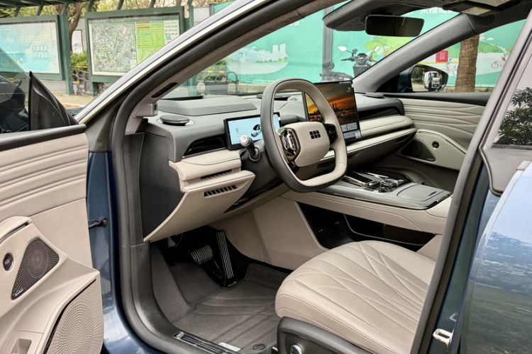 Used Geely Galaxy 8 2025 130km EM-P Starship Edition Interior 1