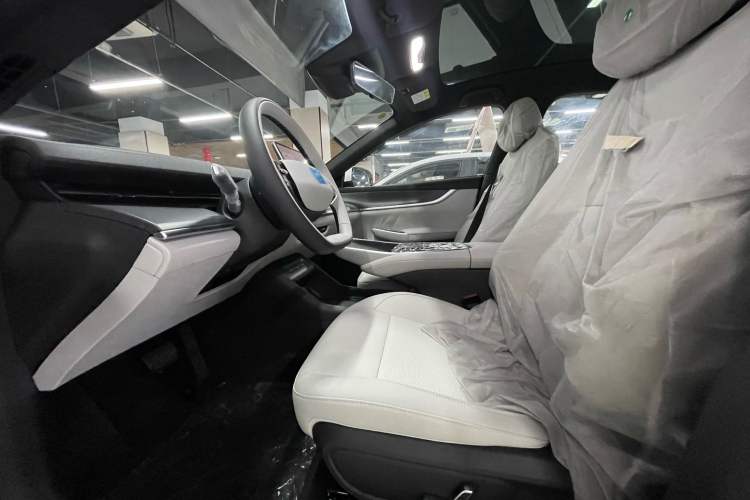 Used CHANGAN NEVO A07 2025 Blue Whale Range-Extending Model 140 Elite Version Interior 6