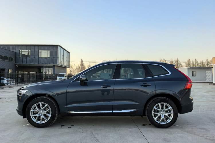 Used Volvo XC60 2021 T5 4x4 Smart Luxury Edition Exterior 3