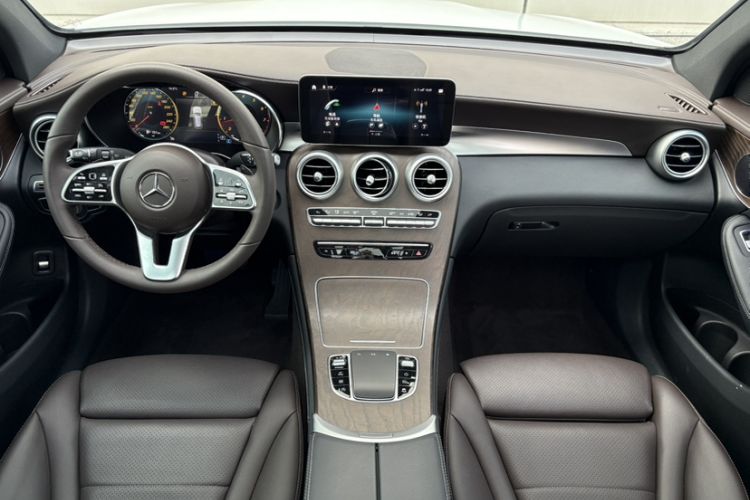 Used Mercedes-Benz GLC 2022 Facelift GLC 260 L 4MATIC Luxury Edition Interior 3