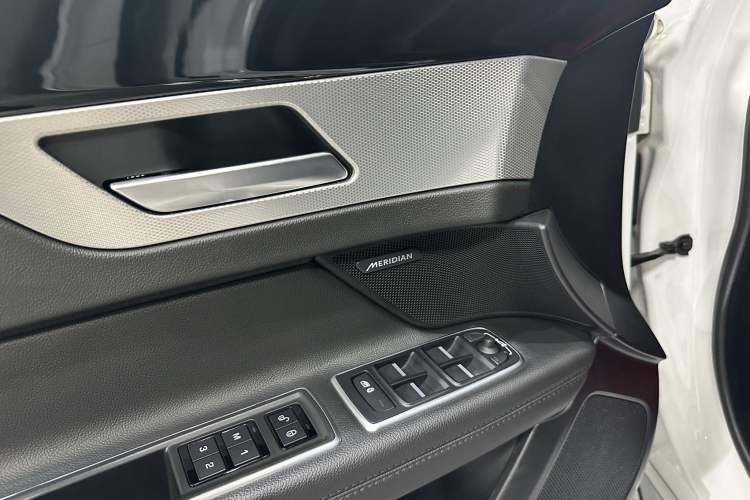 Used Jaguar XFL 2020 XFL 2.0T P200 Two-Wheel-Drive Elite Edition Interior 6