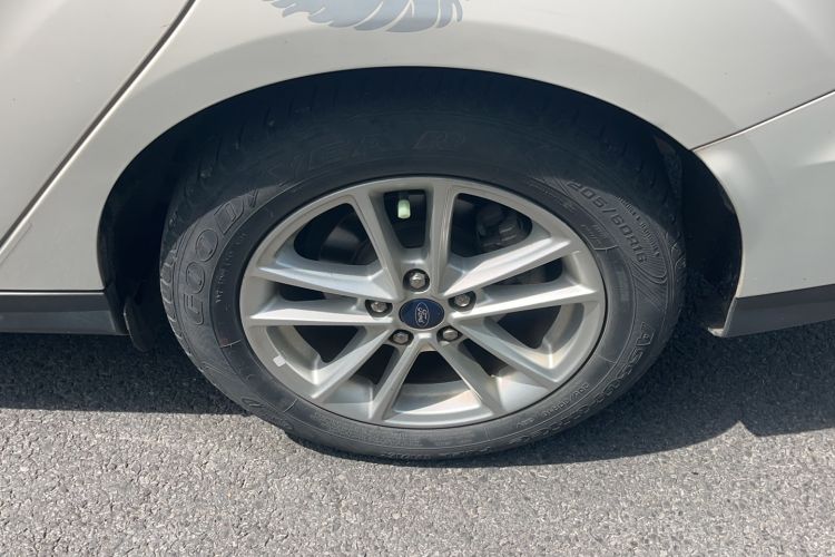 Used Ford Focus 2015 Sedan 1.6L Automatic Trend Model Exterior 3