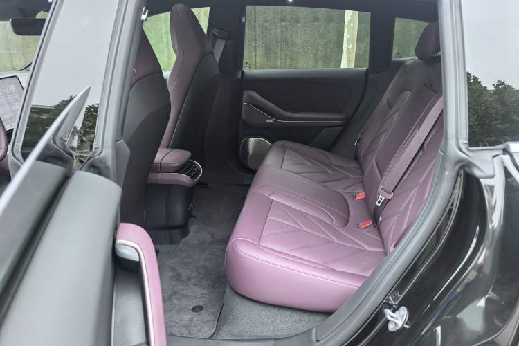 Used Nio ET5T 2025 75 kWh Touring Interior 5