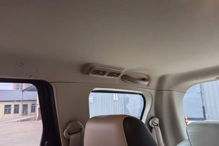 Used FAW Yingzhi 737 2016 1.5L CVT Luxury Navigation Edition