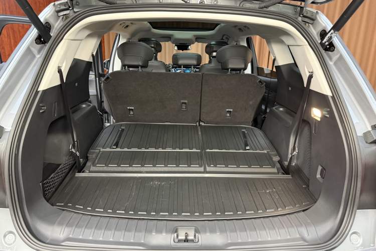 Used Ford Edge 2025 Ford Explorer L 2.0T EcoBoost E-Hybrid Two-Wheel Drive 7-Seater Luxury Model