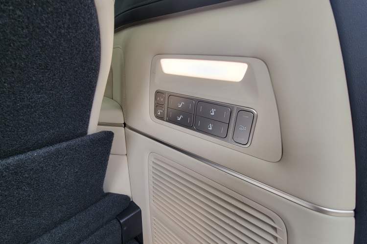 Used Nio ES8 2026 Model 6-seat Executive Signature Edition Interior 8