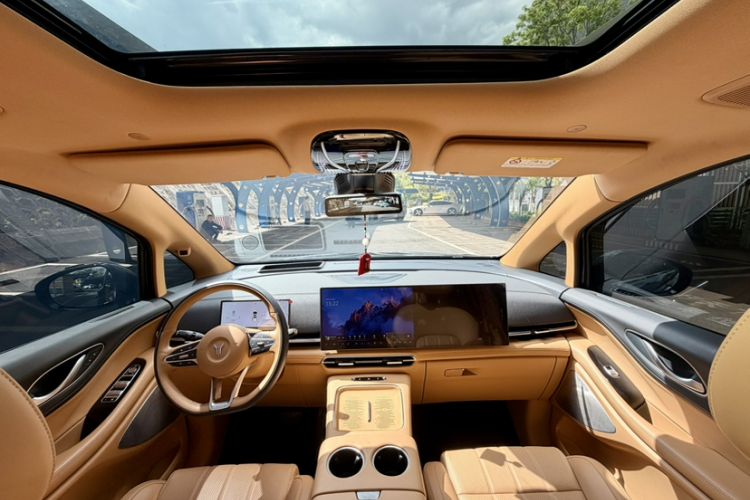 Used VOYAH Dream 2025 EV Four-Wheel Drive Prestige Kunpeng Edition
