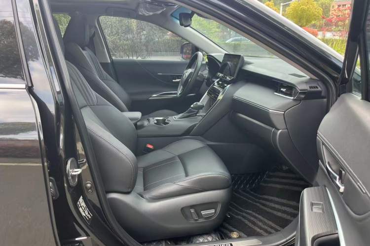 Used Toyota Harrier 2023 2.0L CVT Two-Wheel Drive Luxury Edition Interior 5