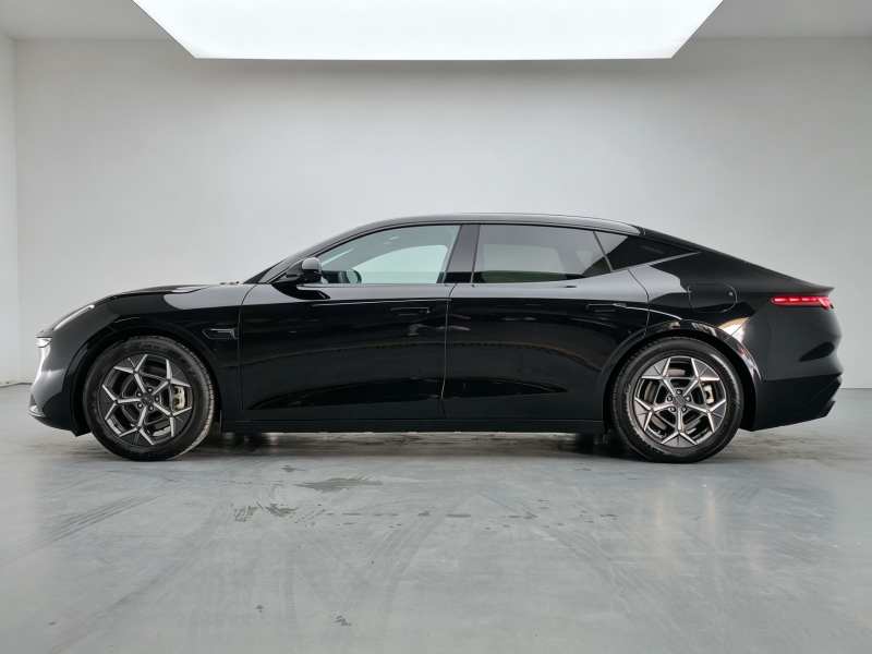 Used Lynk & Co Z10 2025 71 kWh 602 km Range Rear-Wheel Drive Pro — 33