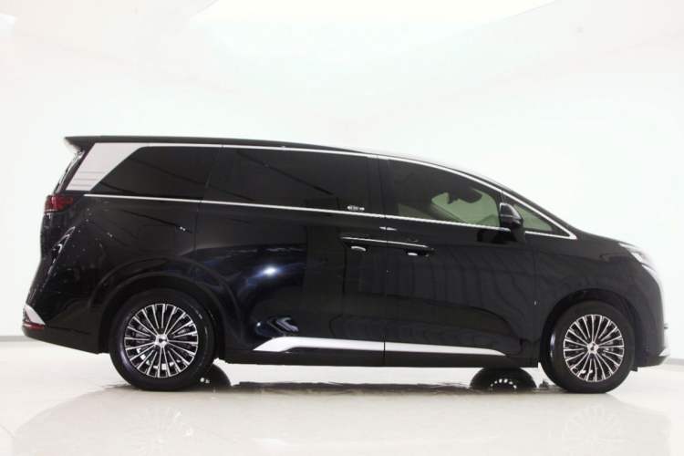 Used Denza D9 2024 DM-i 980 Four-Wheel Drive Prestige Model
