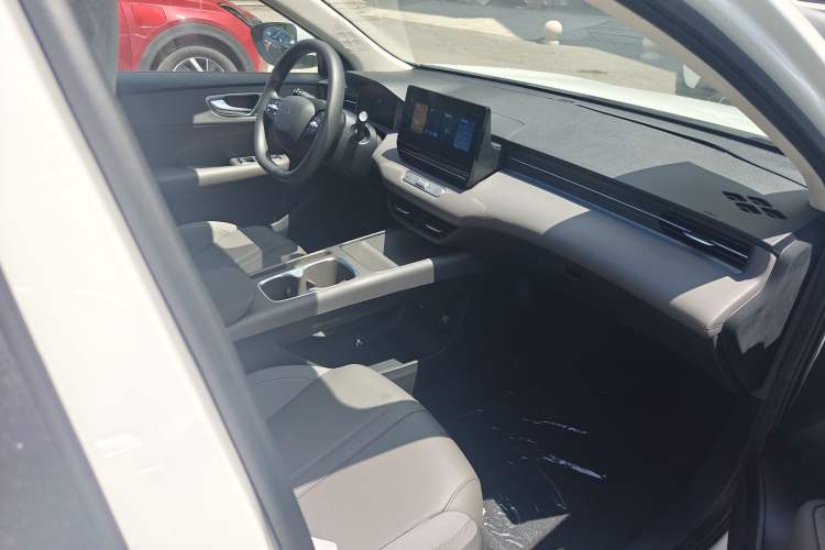 Used Roewe D6 2025 450 km Premium Edition
