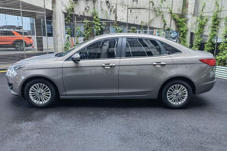 Used Ford Escort 2015 1.5L Manual Comfort Model Exterior 6