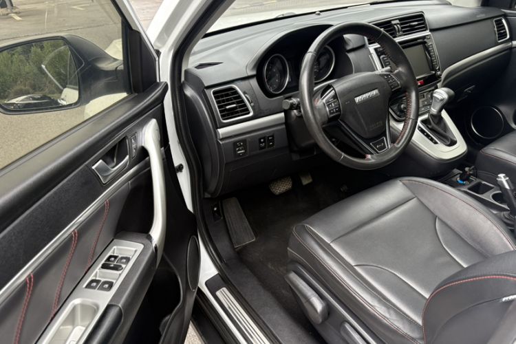 Used Haval M6 2018 Revised Version 1.5T DCT Two-Wheel Drive Elite Edition Interior 4