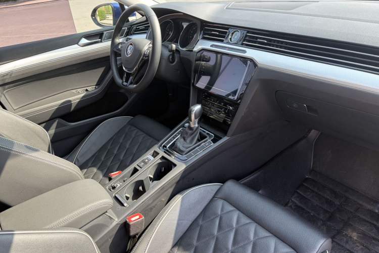 Used Volkswagen Magotan GTE Plug-in Hybrid 2020 GTE Luxury Model Interior 1