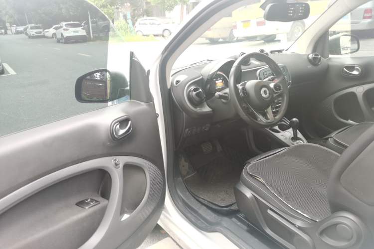 Used smart fortwo 2015 1.0L 52 kW Hardtop Passion Edition
