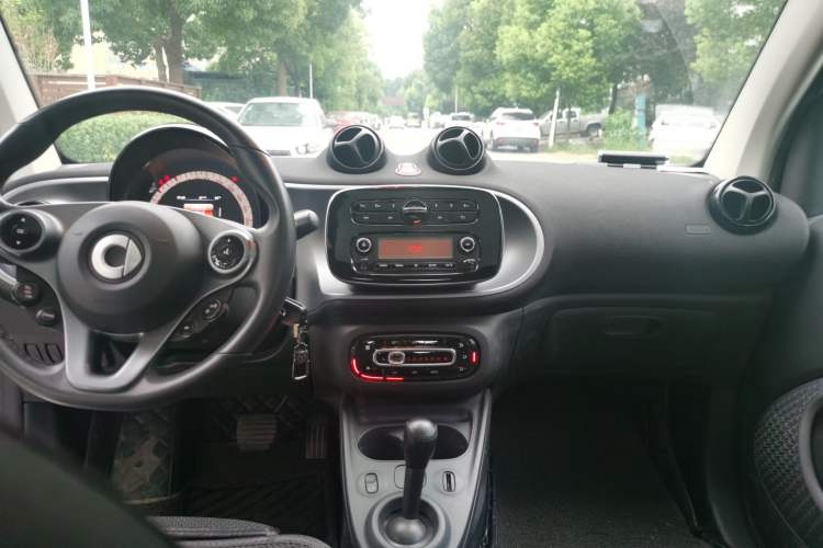 Used smart fortwo 2015 1.0L 52 kW Hardtop Passion Edition
