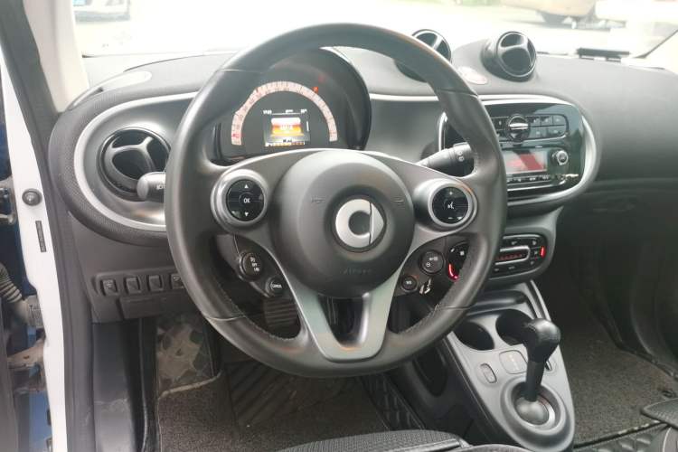 Used smart fortwo 2015 1.0L 52 kW Hardtop Passion Edition
