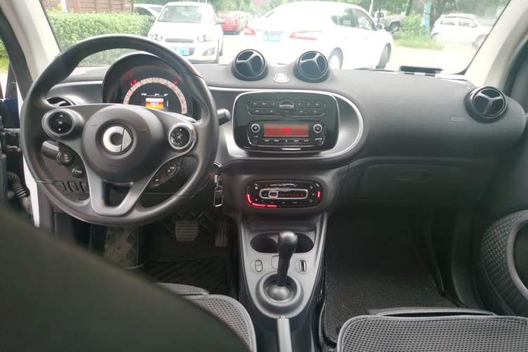 Used smart fortwo 2015 1.0L 52 kW Hardtop Passion Edition
