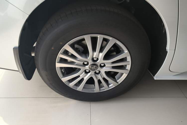 Used Toyota Sienna 2023 2.5L Hybrid Comfort Edition
