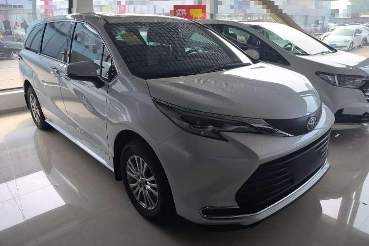 Used Toyota Sienna 2023 2.5L Hybrid Comfort Edition
