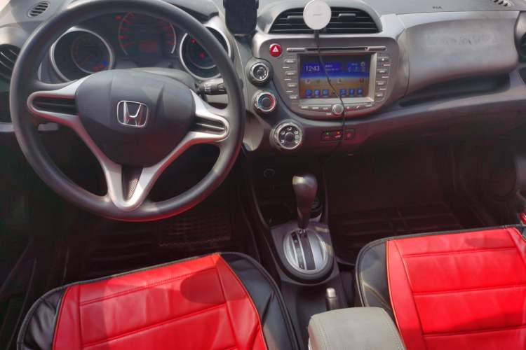 Used Honda Fit 2011 1.3L automatic comfort version
