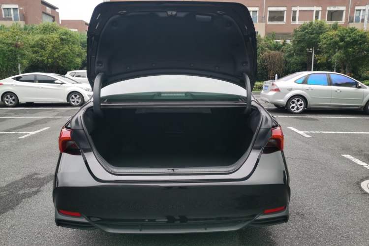 Used Toyota Avalon 2022 Dual-Engine 2.5L Limited Flagship Edition
