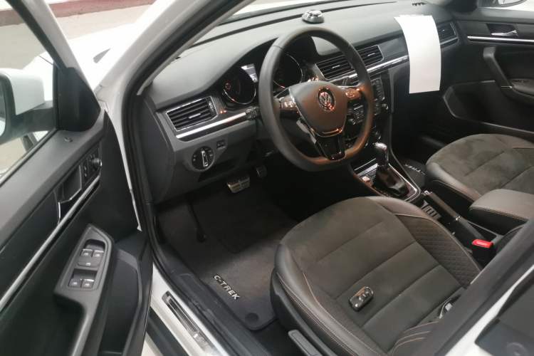 Used Volkswagen C-TREK 2017 230TSI DSG Luxury Model
